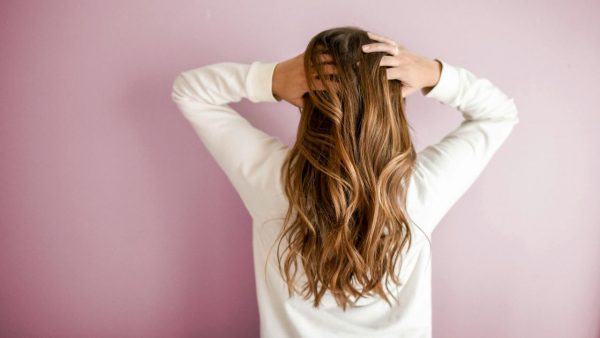 Addio ai capelli bianchi, il trucco per avere sempre una chioma splendente - agemobile.com - 2025031
