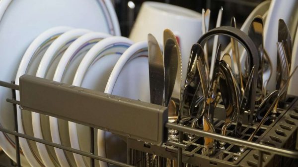 Cosa non inserire mai nella lavastoviglie - agemobile.com - 20250327