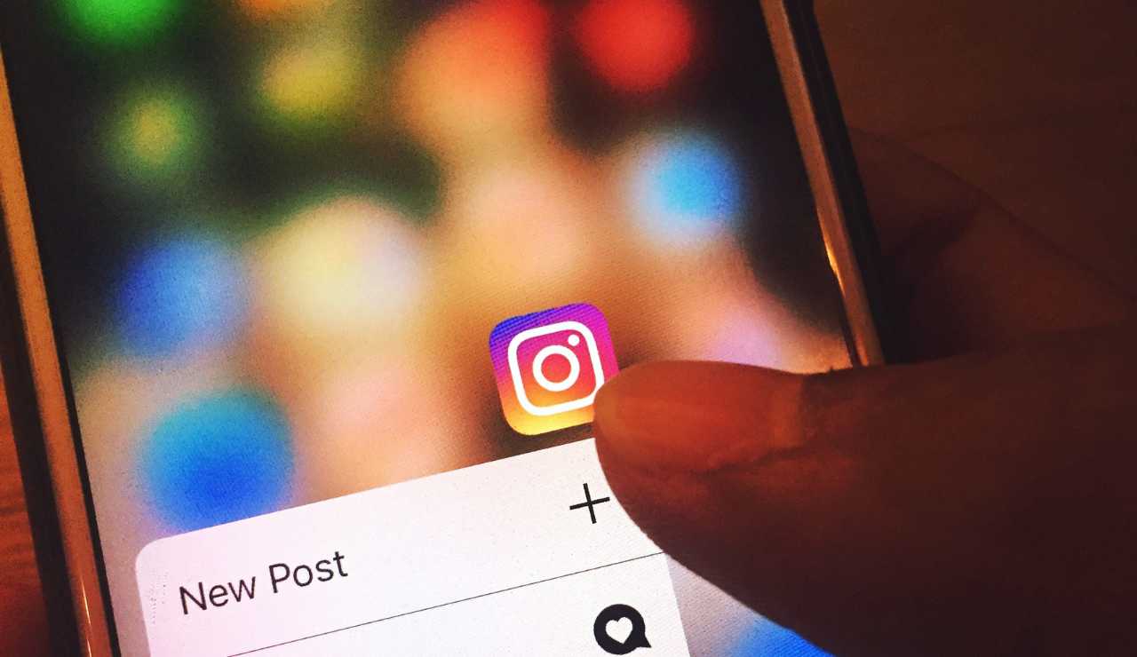 Instagram resetta il feed - Agemobile.com (Fonte foto Canva)