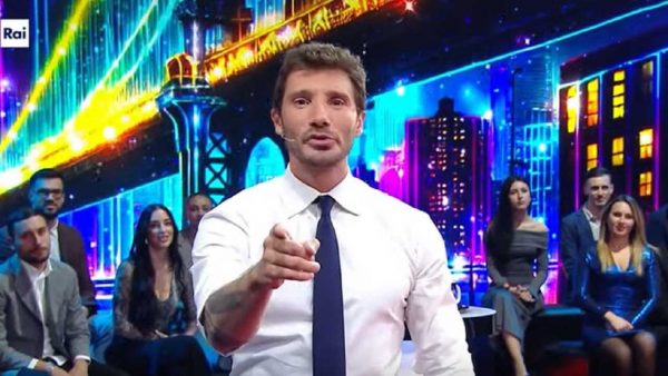 Stefano De Martino, feroci critiche contro il conduttore - agemobile.com - 20250306