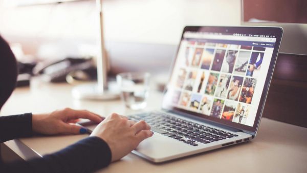 Arriva la legge che vieta l'uso dei social media - agemobile.com (Foto Pexels)
