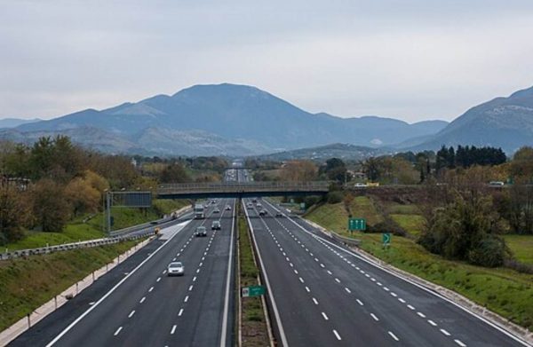 Autostrada (fonte wikicommons) - agemobile.com