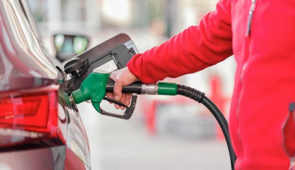 Caro benzina come fare durante le vacanze di Pasqua - Agemobile.com (Fonte foto Canva)