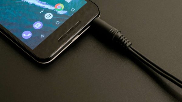 Perchè non caricare mai il cellulare di notte - agemobile.com - 20250411