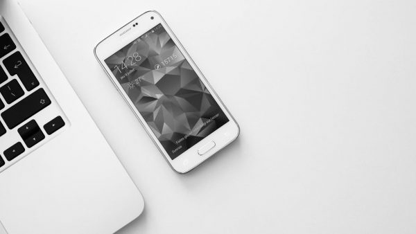 Smartphone a prezzi stracciati - agemobile.com (Foto pexels)