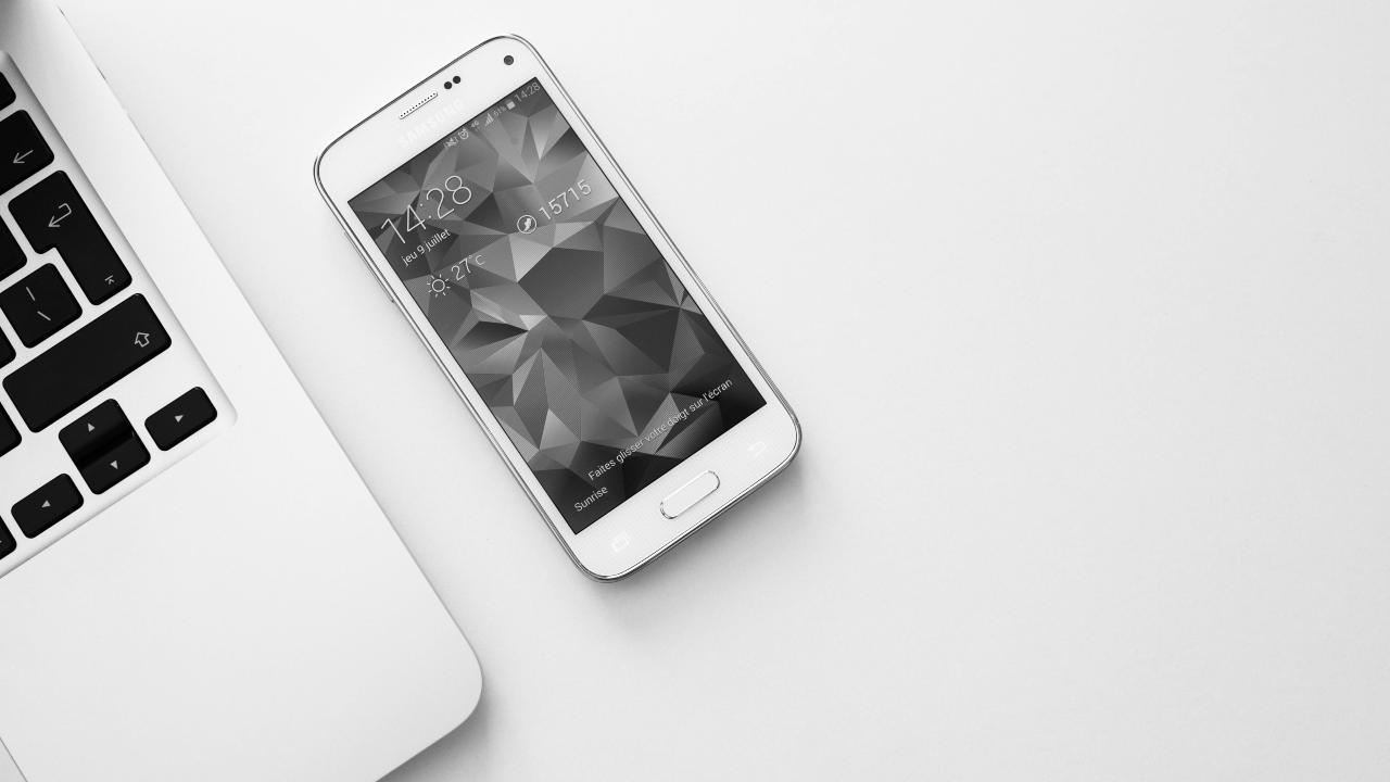 Smartphone a prezzi stracciati - agemobile.com (Foto pexels)