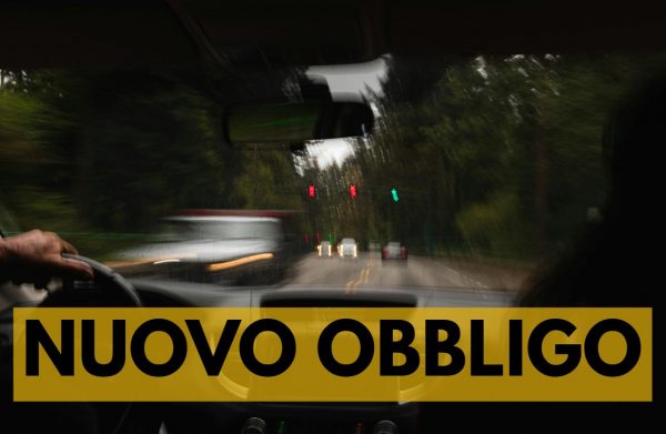 Il nuovo obbligo (Foto di Aedrian Salazar su Unsplash) - agemobile.com