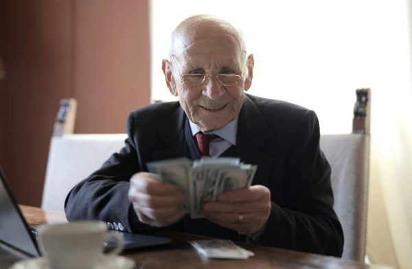 Aumento della pensione (foto di Andrea Piacquadio da pexels) - agemobile.com