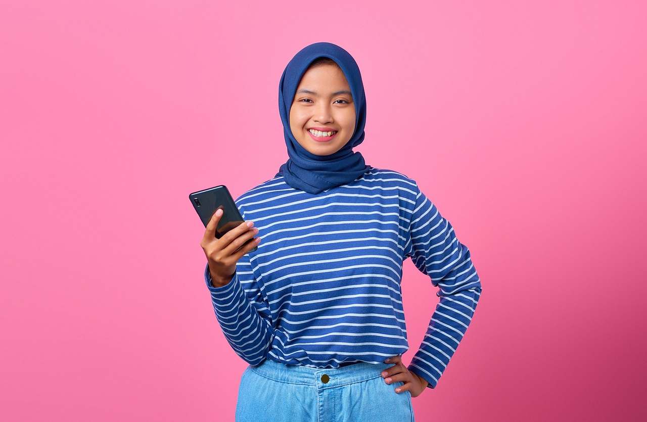 Guadagnare con lo smartphone (Foto di Sewupari Studio da Pixabay) - agemobile.com