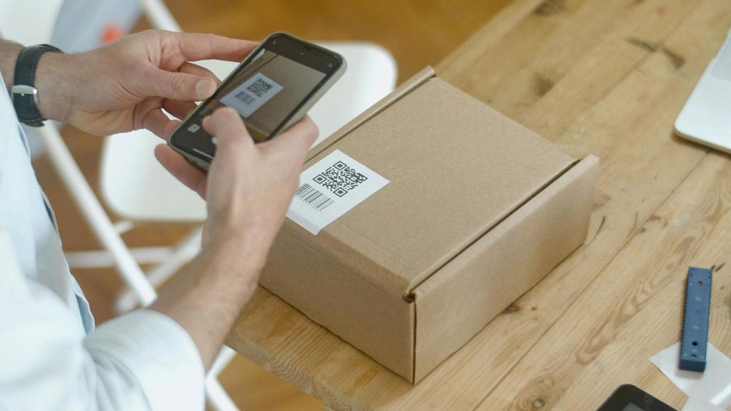 Nuove etichette per gli smartphone: da giugno saranno obbligatorie | Cosa indicano e perché sono importanti