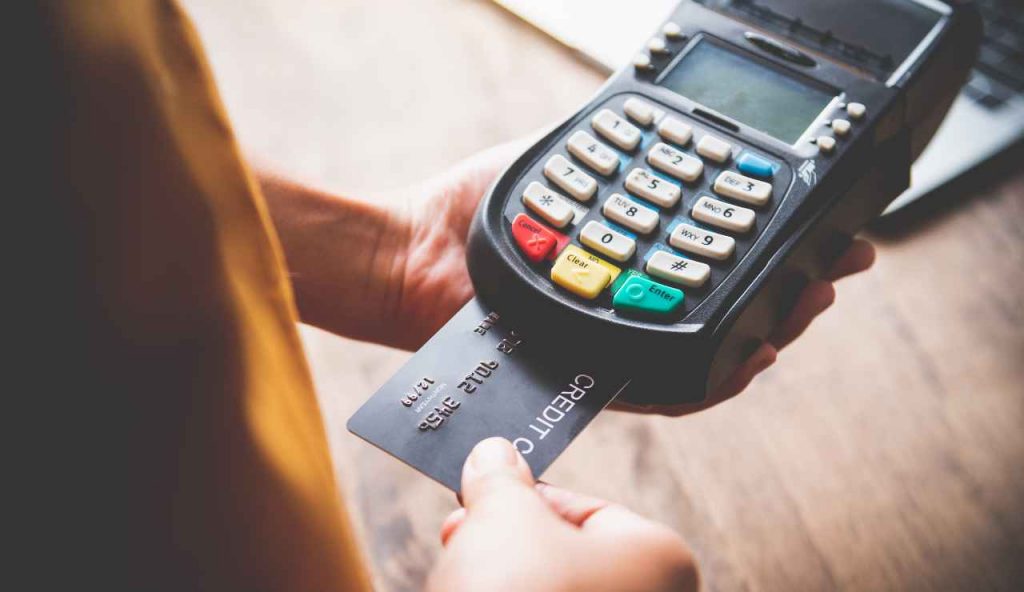 Sospesi i pagamenti con pos - Agemobile.com (Fonte foto Canva)