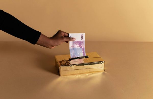 Bonus 500 euro (foto di cottonbro studio da pexels) - agemobile.com