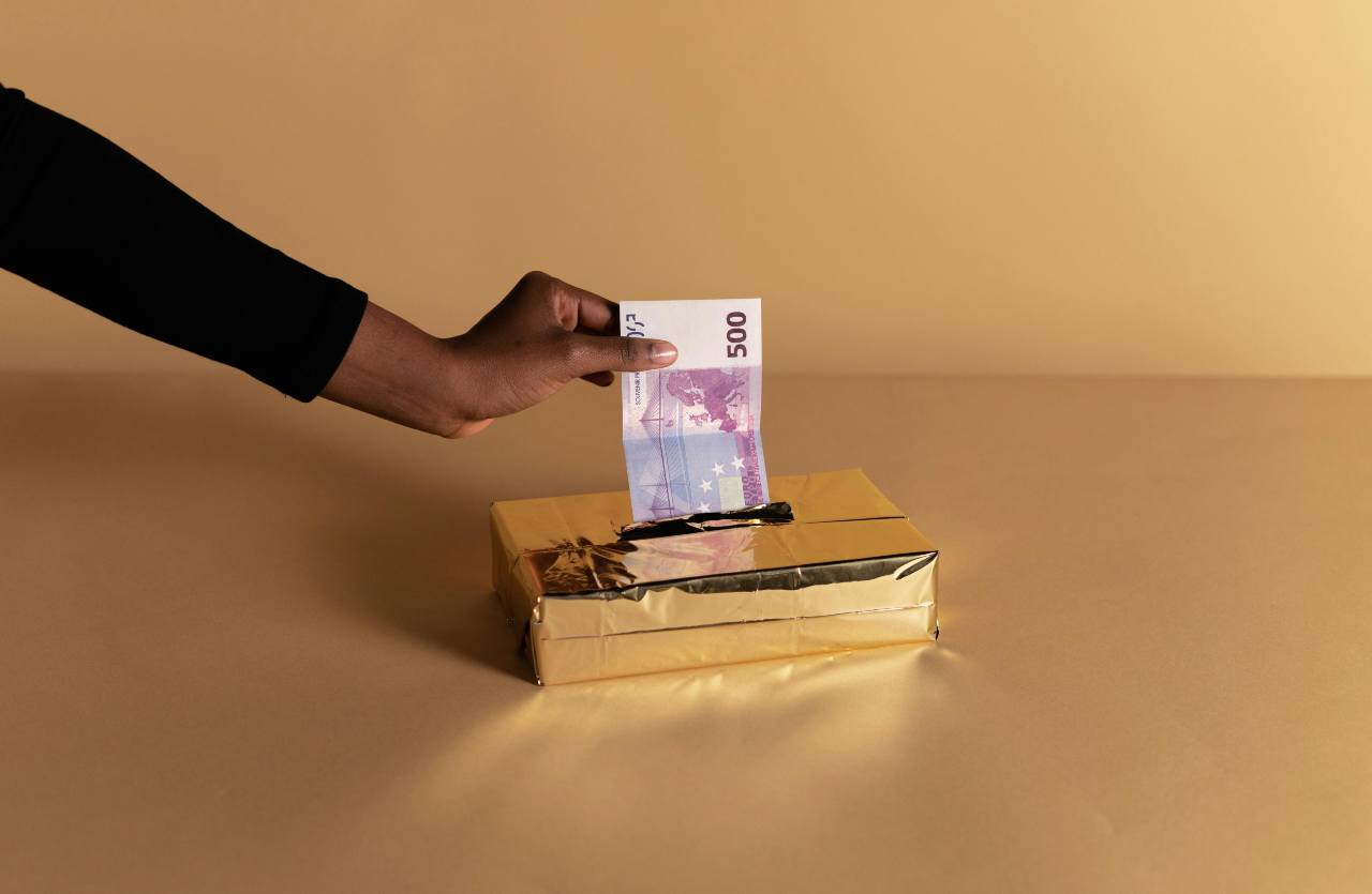 Bonus 500 euro (foto di cottonbro studio da pexels) - agemobile.com
